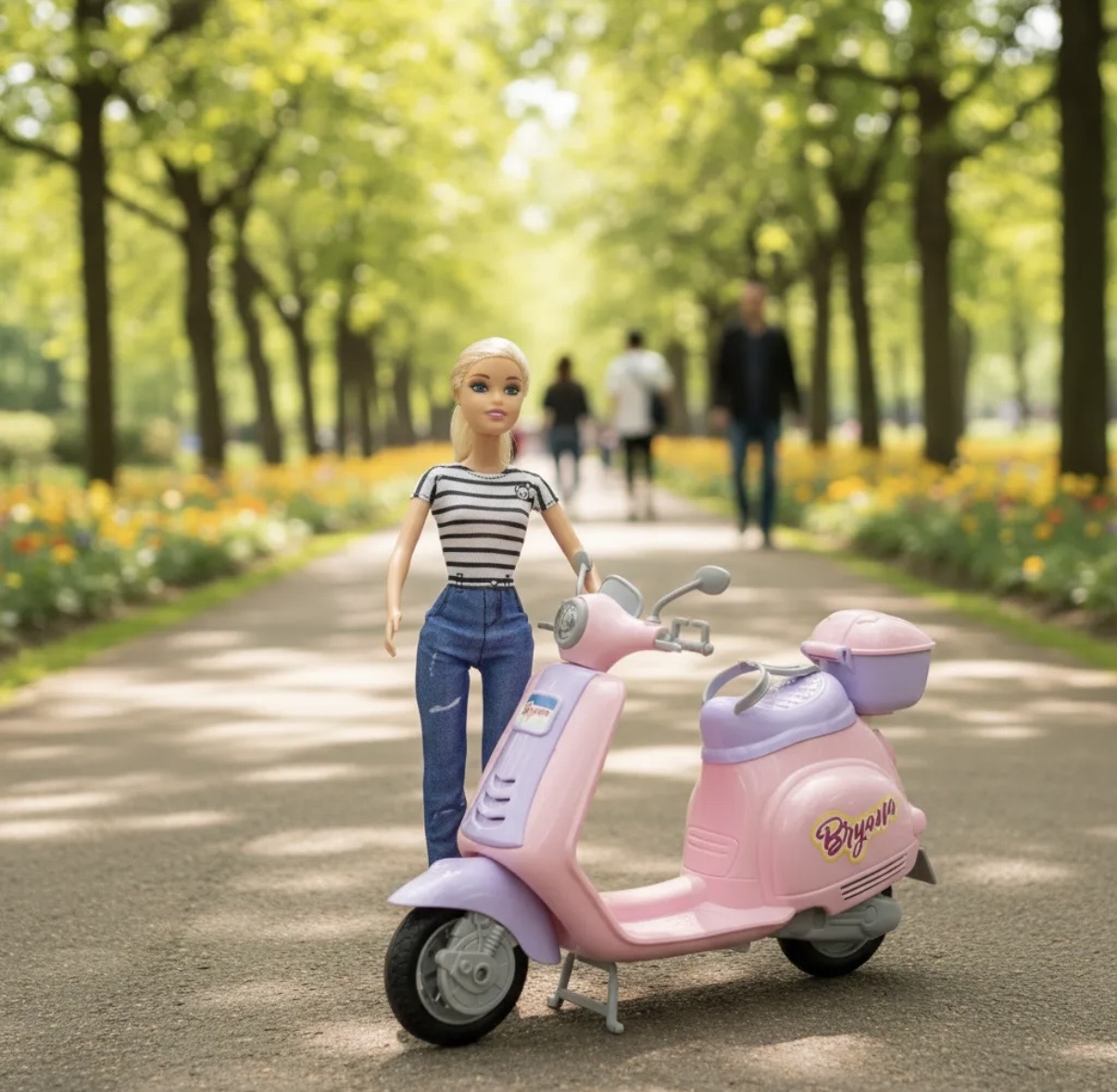 Muñeca Brianna Con Scooter y Accesorios - Imagen 2